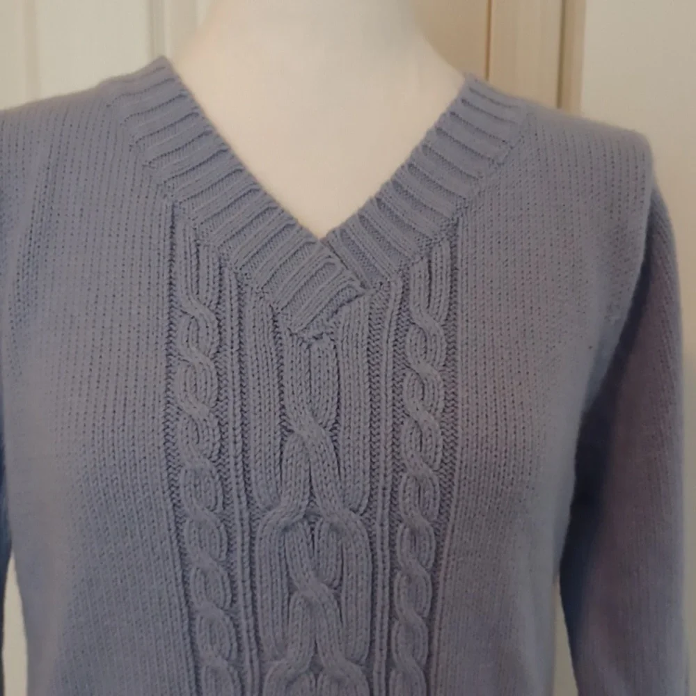 -- Carolyn Taylor Women's V-Neck Cable Knit Sweater - Light Blue Size Small